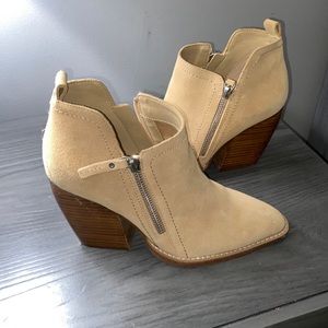 Women’s ankle boots. Nude beige really nice color that matches a lot of things!